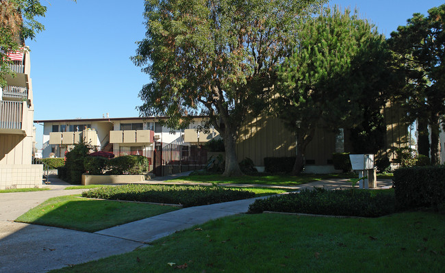 Malabar Apartments in Garden Grove, CA - Building Photo - Building Photo