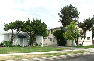 2321-2323 N Catalina St Apartments