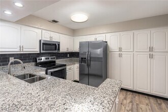 228 Fox Glen Dr in Naples, FL - Building Photo - Building Photo
