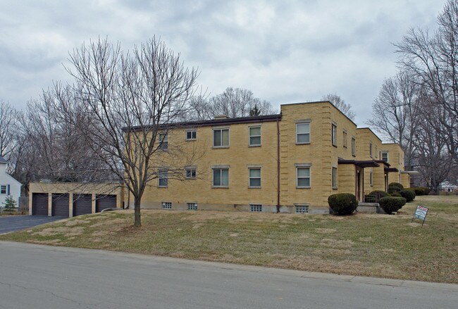 2551-2559 Hilton Dr in Dayton, OH - Foto de edificio - Building Photo