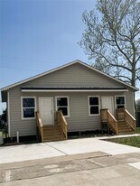 103 Lincoln Cedars Dr in Baytown, TX - Building Photo