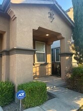 252 Crescent Moon Dr in Lathrop, CA - Building Photo - Building Photo