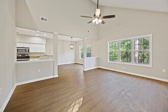 40 Brittany Pl in Hilton Head Island, SC - Foto de edificio - Building Photo