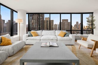 525 E 72nd St in New York, NY - Building Photo - Building Photo