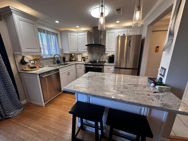 property at 3932 Ridge Lea Rd