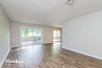 640 Valley Brook Ln in Winston-Salem, NC - Foto de edificio - Building Photo