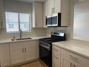 800 Orange Grove Ave in Glendale, CA - Building Photo - Building Photo