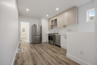 107 Hadrian Dr in Toronto, ON - Building Photo - Building Photo