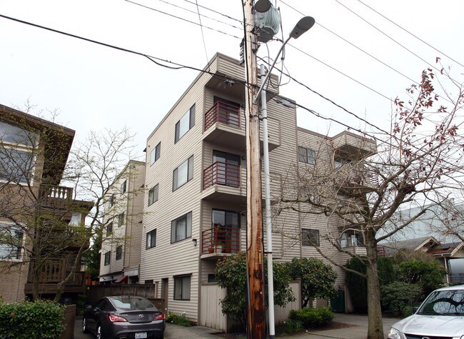 Wai Lee Apartment in Seattle, WA - Foto de edificio - Building Photo