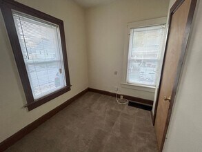 1205 W Taylor St in Bloomington, IL - Building Photo - Building Photo