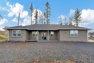 658 Madrone Way in Paradise, CA - Building Photo