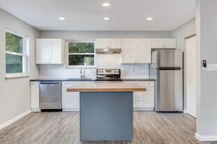 Red Bud Apartments in Knoxville, TN - Building Photo