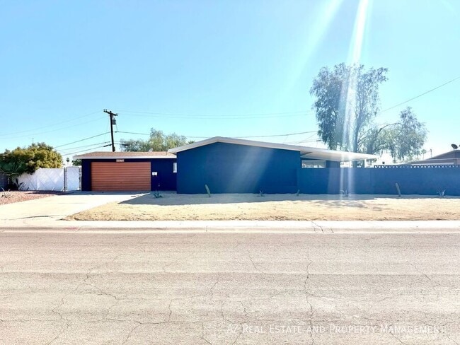 6575 W Medlock Dr in Glendale, AZ - Building Photo - Building Photo