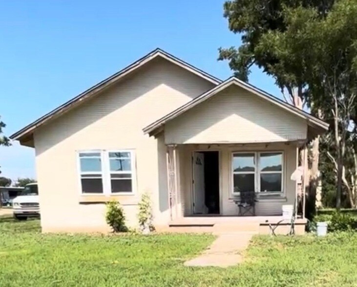 201 S Ave D, Unit 3 in Haskell, TX - Building Photo