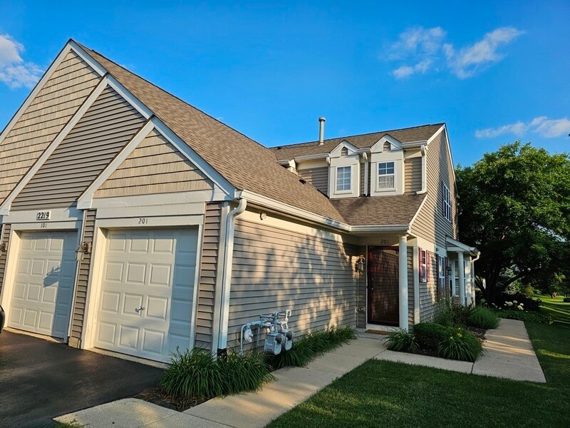 2219 Waterleaf Ct in Naperville, IL - Building Photo