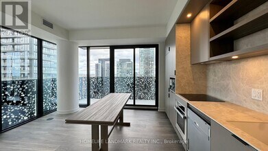 55-3355 Charles St E in Toronto, ON - Building Photo - Building Photo
