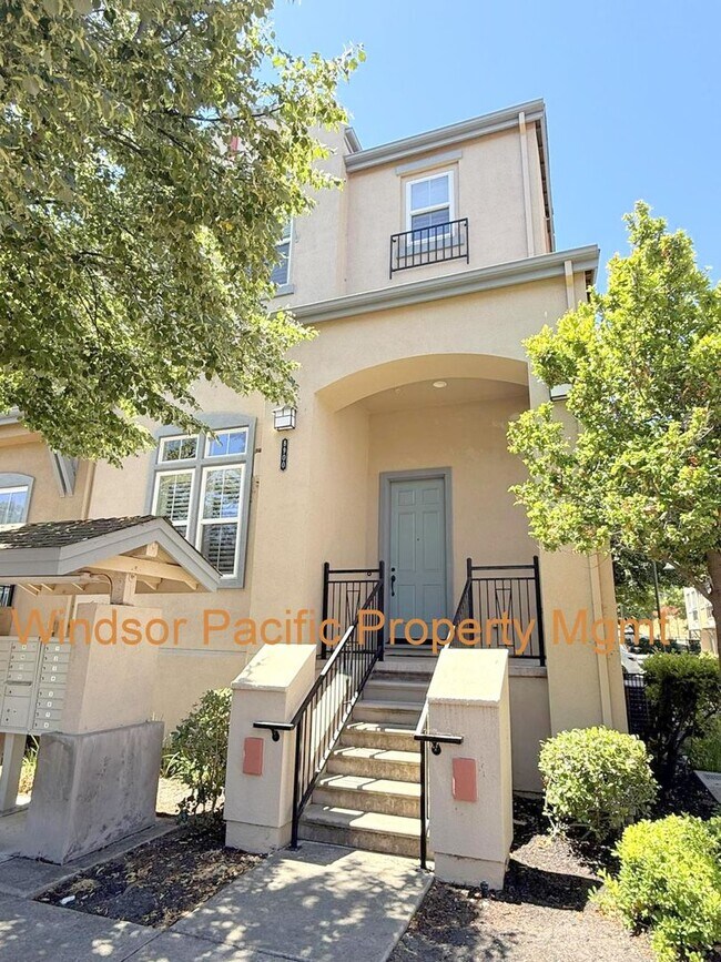 8900 Bellina Cmns in Dublin, CA - Building Photo - Building Photo