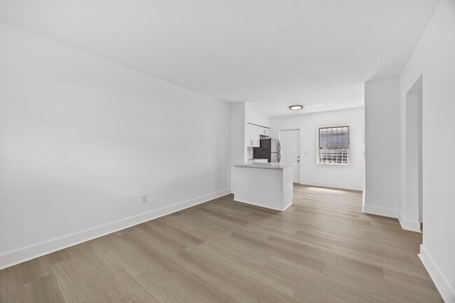 171 NW 56th St, Unit 1 in Miami, FL - Foto de edificio - Building Photo