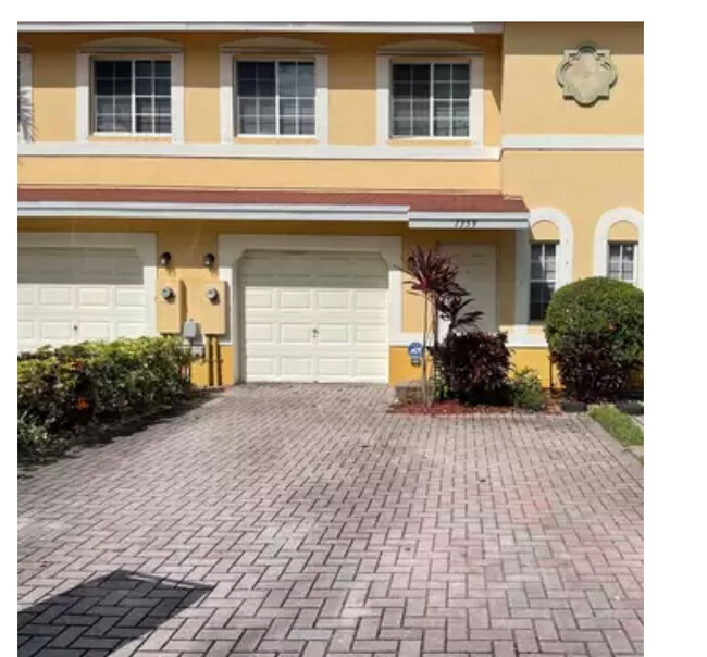 1359 Avon Ln