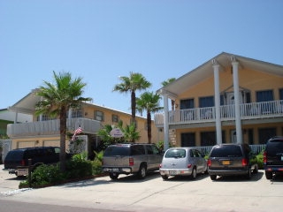 122 E Carolyn Dr in South Padre Island, TX - Building Photo