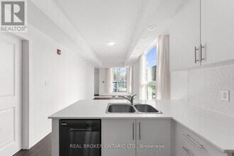 16 Marquette Ave in Toronto, ON - Building Photo - Building Photo