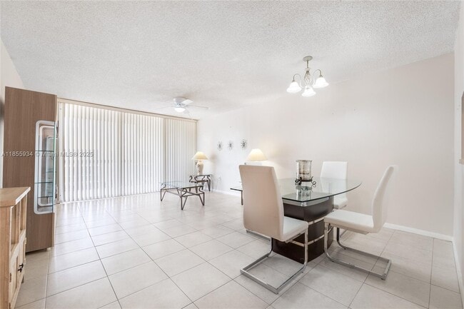 10625 SW 112th Ave in Miami, FL - Building Photo - Building Photo