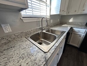 Stephens Park Apartments in Columbia, MO - Building Photo - Interior Photo