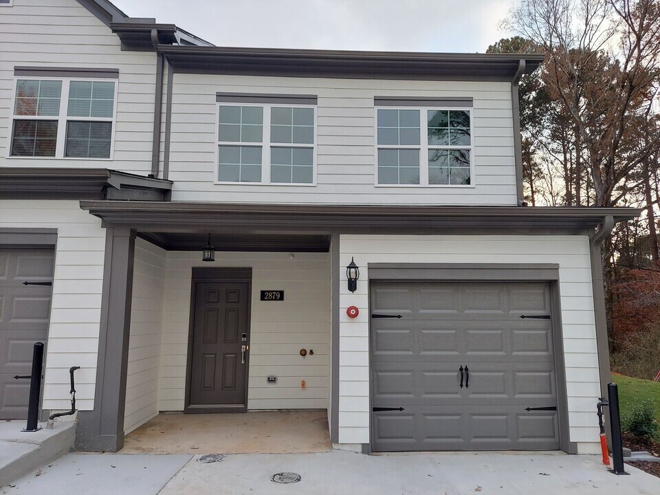 2879 Regal Park Dr NW in Atlanta, GA - Building Photo