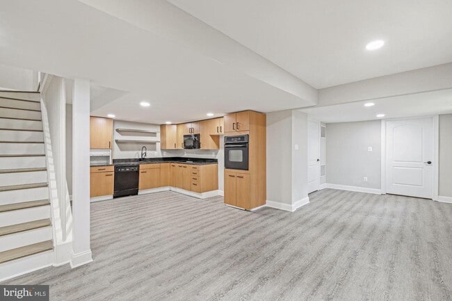 2929 Stanton Ave, Unit Basement