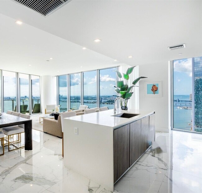 2900 NE 7th Ave, Unit 4007 in Miami, FL - Foto de edificio - Building Photo