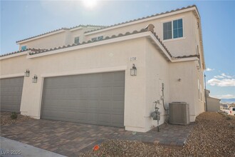 2730 Fantoni St in Henderson, NV - Foto de edificio - Building Photo