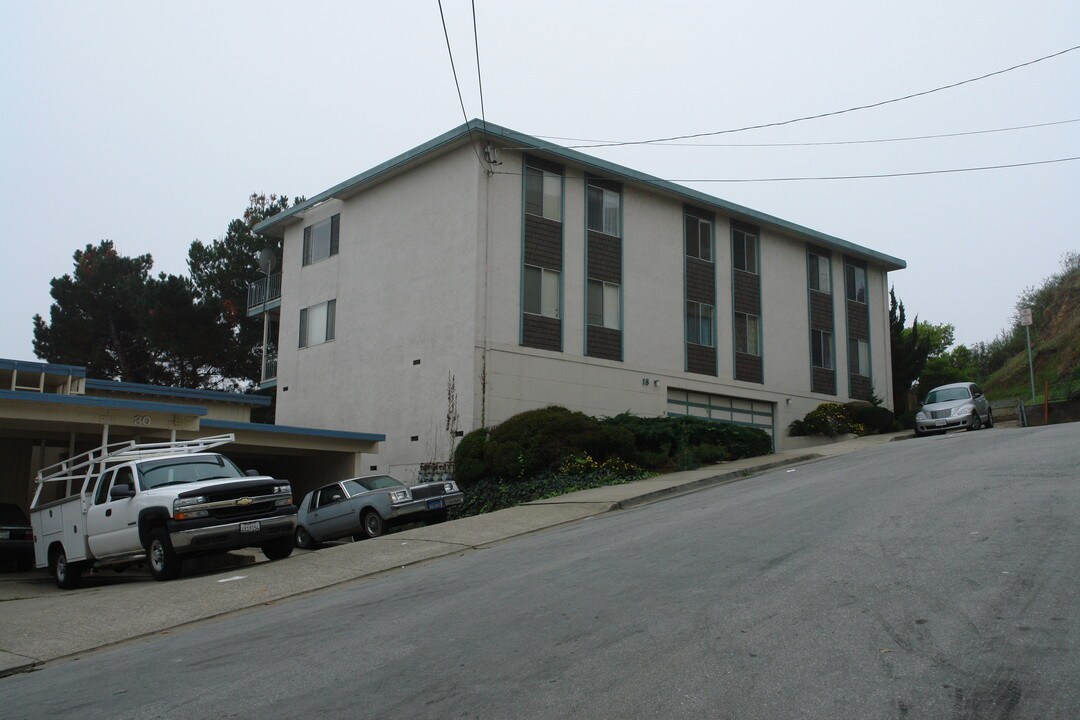 18 Gardiner Ave in South San Francisco, CA - Foto de edificio