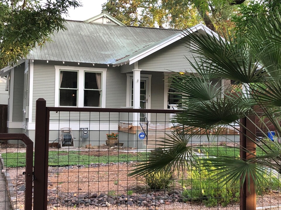 517 Pecan Grove Rd in Austin, TX - Building Photo