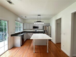 365 Friars Head Dr NE in Suwanee, GA - Building Photo - Building Photo