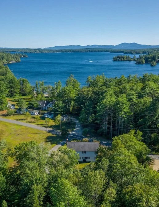 10 Black Point Rd in Moultonborough, NH - Building Photo