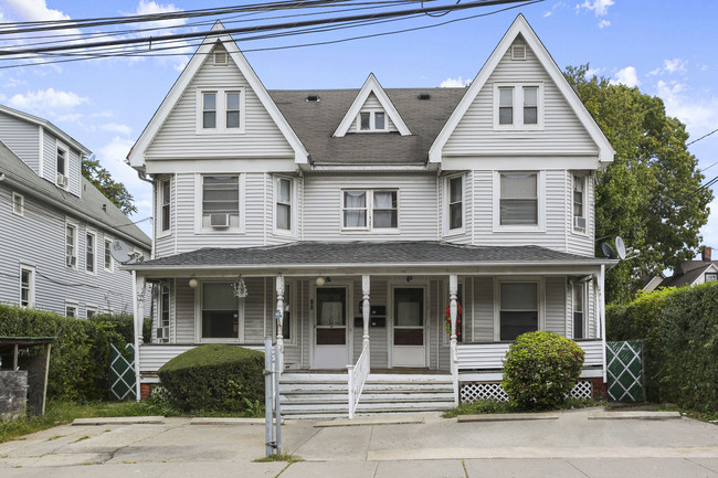 70 Lockwood Ave in Stamford, CT - Building Photo - Building Photo