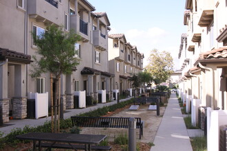 Village Run Townhomes in Santee, CA - Building Photo - Building Photo