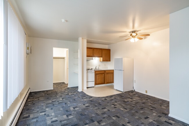The Poplars Apartments in Saginaw, MI - Foto de edificio - Interior Photo