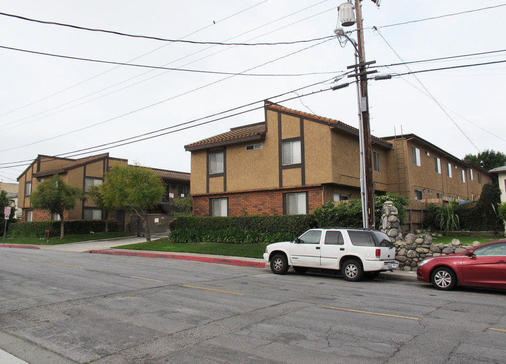 411 S Orange Ave in Monterey Park, CA - Foto de edificio