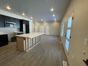 7404 N Paw St in Wasilla, AK - Building Photo - Building Photo