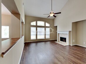 4919 Chase Wick Dr in Bacliff, TX - Building Photo - Building Photo