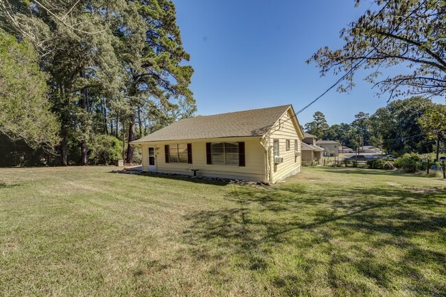 property at 711 Cherokee Dr