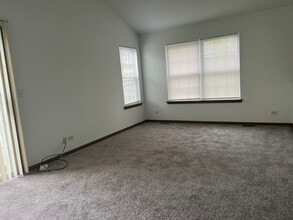 295 Holiday Ln in Hainesville, IL - Building Photo - Building Photo