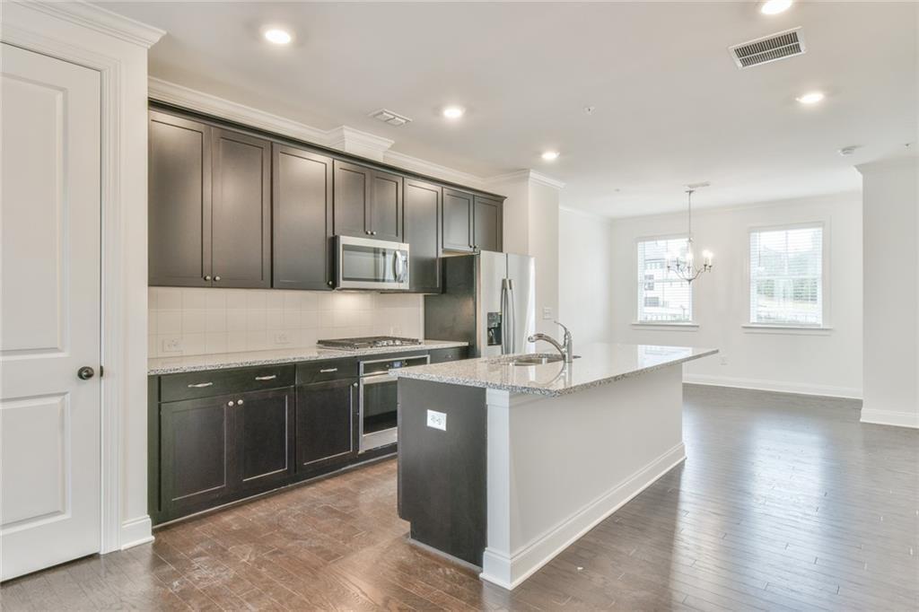 6582 Beacon Dr in Sandy Springs, GA - Building Photo