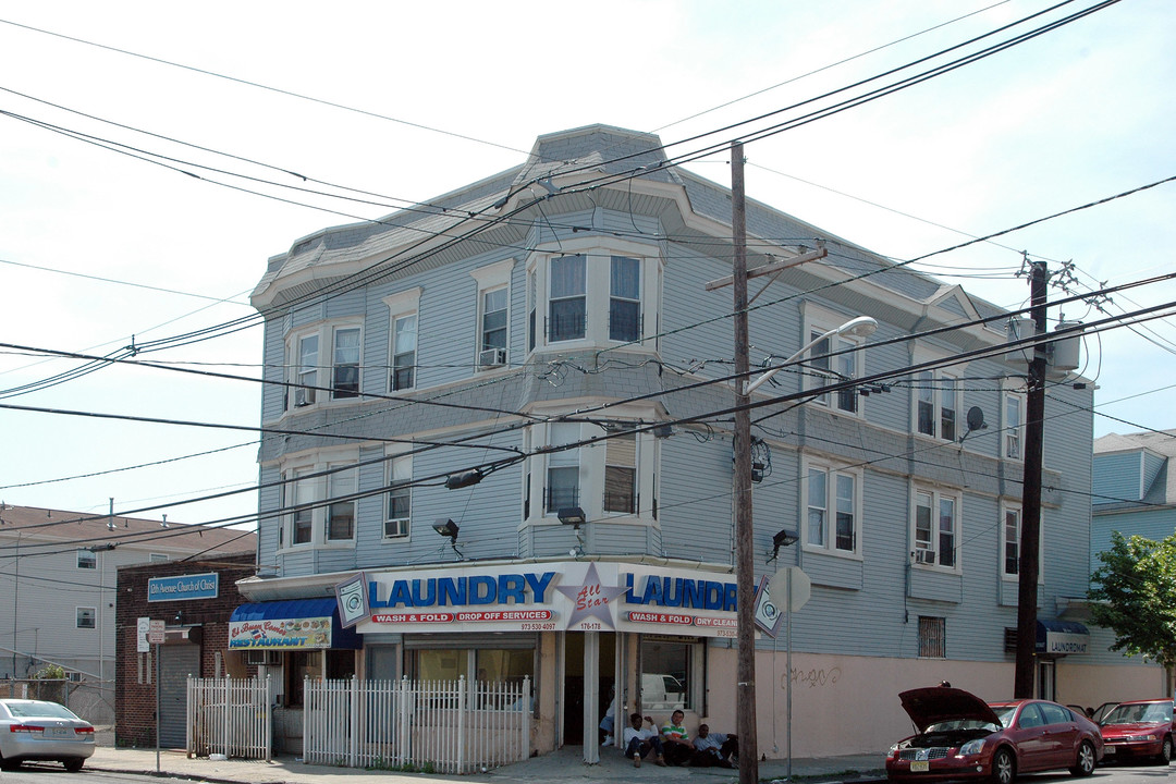 176 12th Ave in Newark, NJ - Building Photo