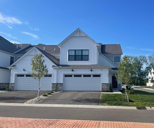 property at 6426 Hamilton Woods Blvd N