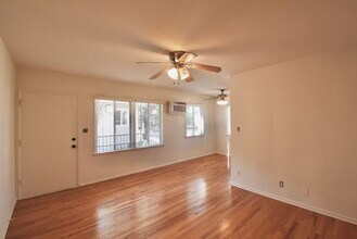 10834 Bloomfield St in Los Angeles, CA - Building Photo - Building Photo