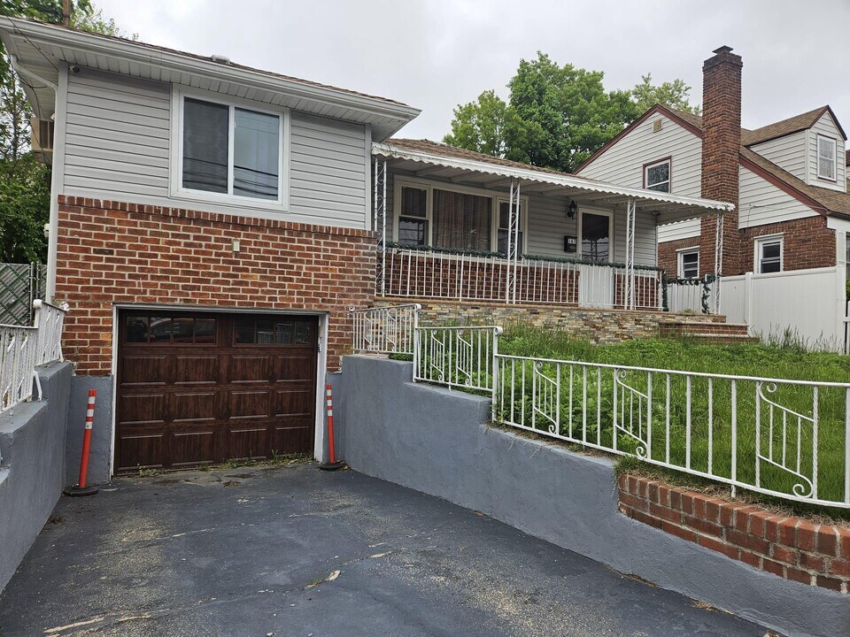 163 Herbert Ave in Elmont, NY - Building Photo