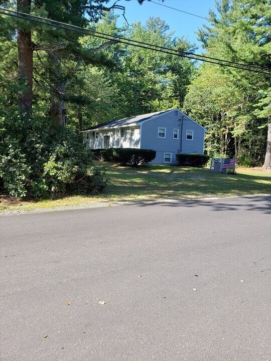 296 Emerson Ave in Hampstead, NH - Building Photo