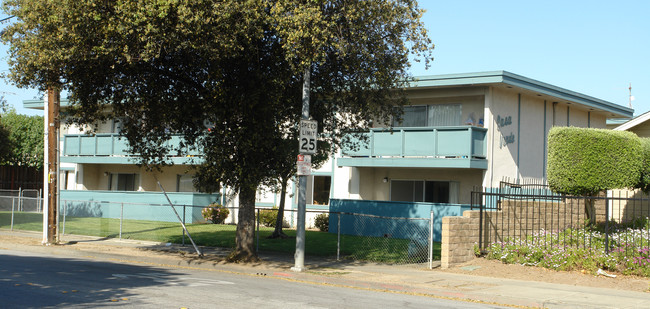 Casa Verde Apartments in Fremont, CA - Building Photo - Building Photo